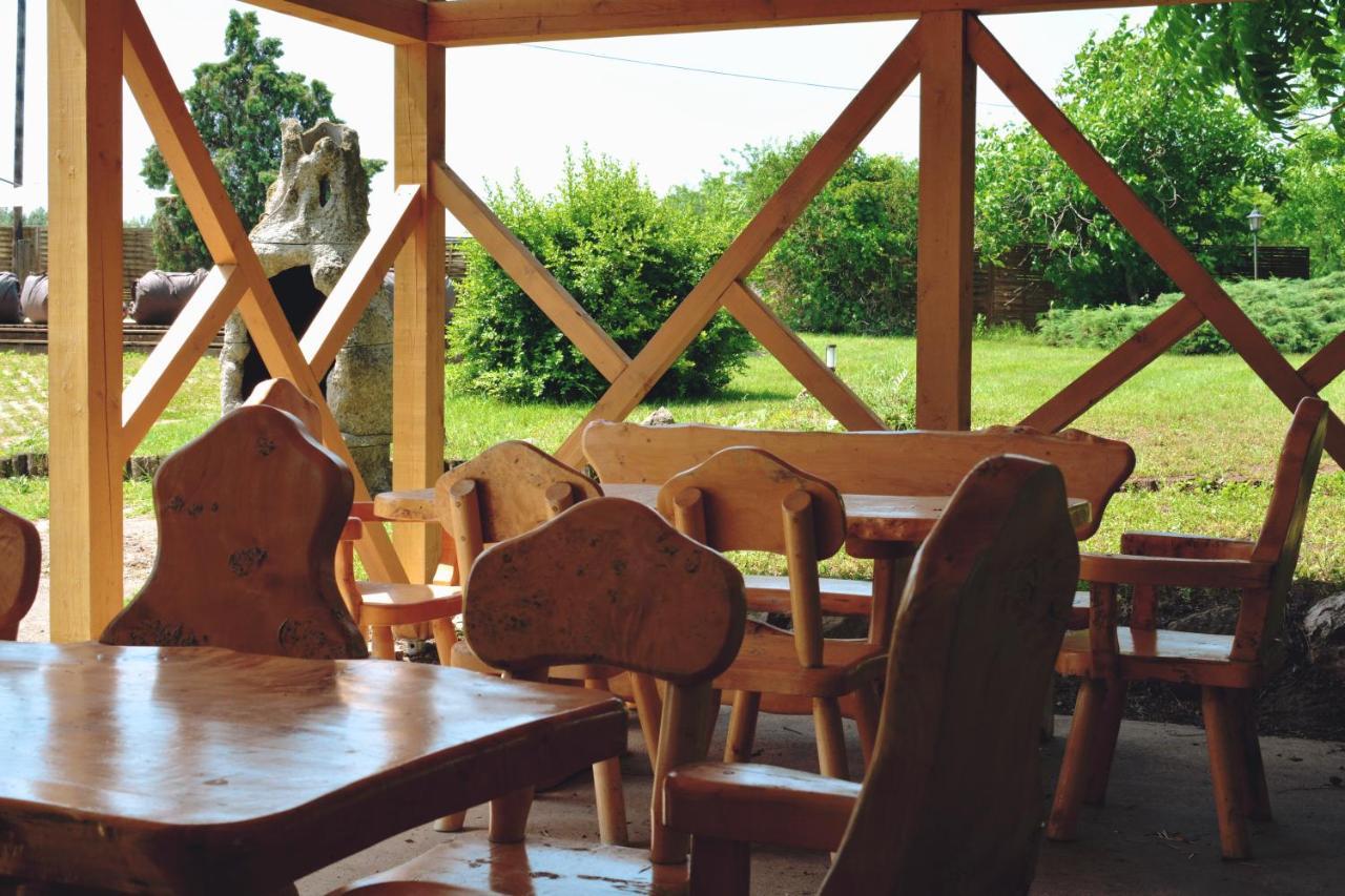 Matko Airport Es Elmenykoezpont Bed and Breakfast Buitenkant foto