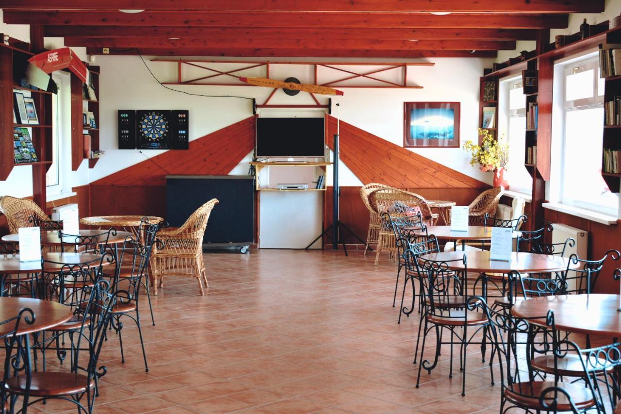 Matko Airport Es Elmenykoezpont Bed and Breakfast Buitenkant foto